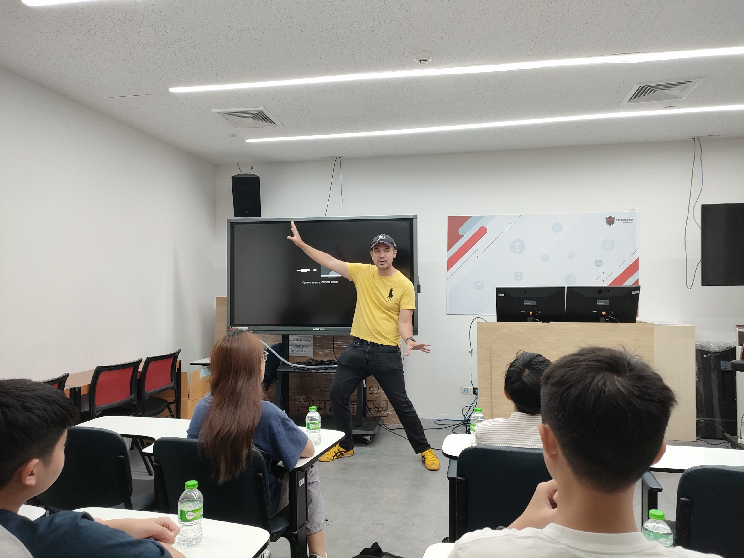 ค่ายฝึกพูดภาษาอังกฤษในที่สาธารณะ Public Speaking โดย Chris Delivery